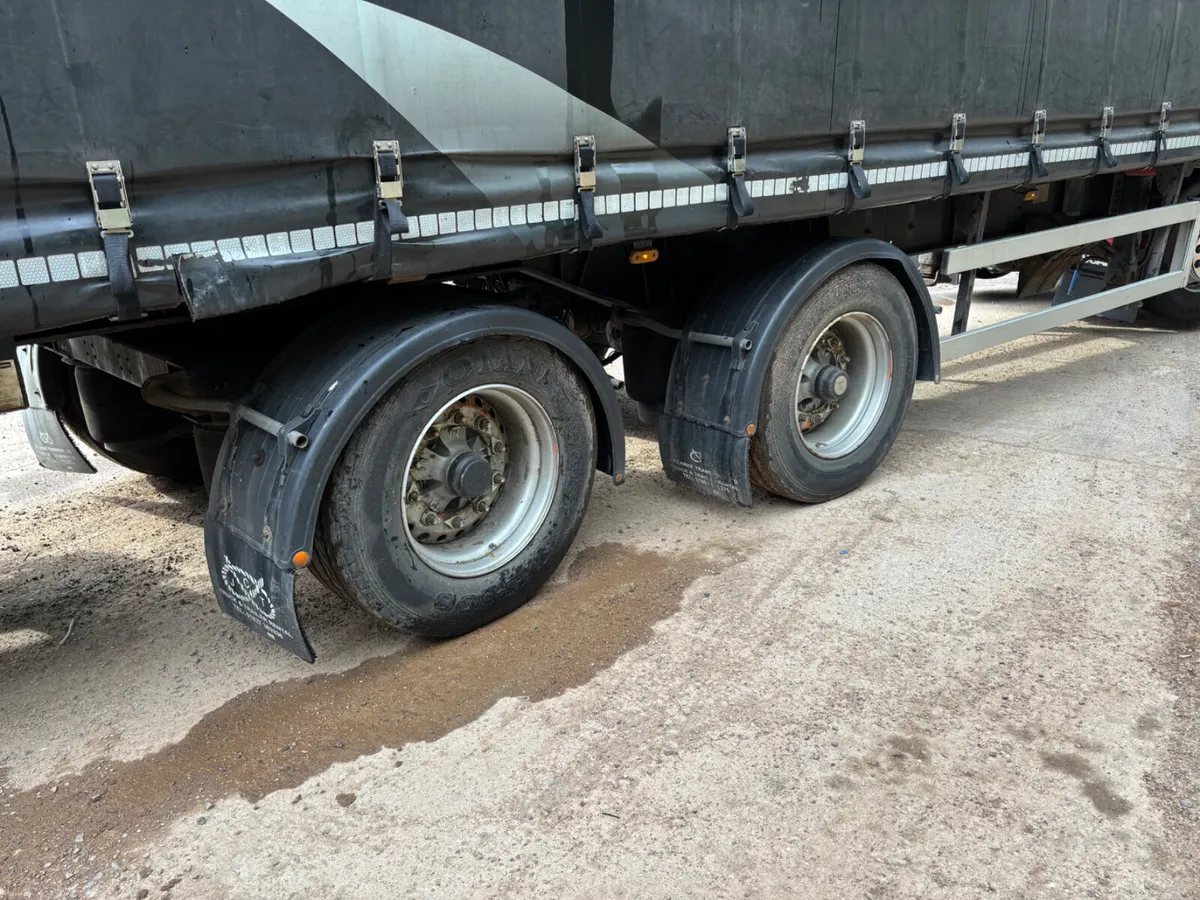 SDC Urban 36 foot Curtainsider Rear steer - Image 3