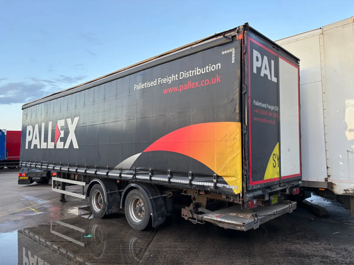 SDC Urban 36 foot Curtainsider Rear steer - Image 1