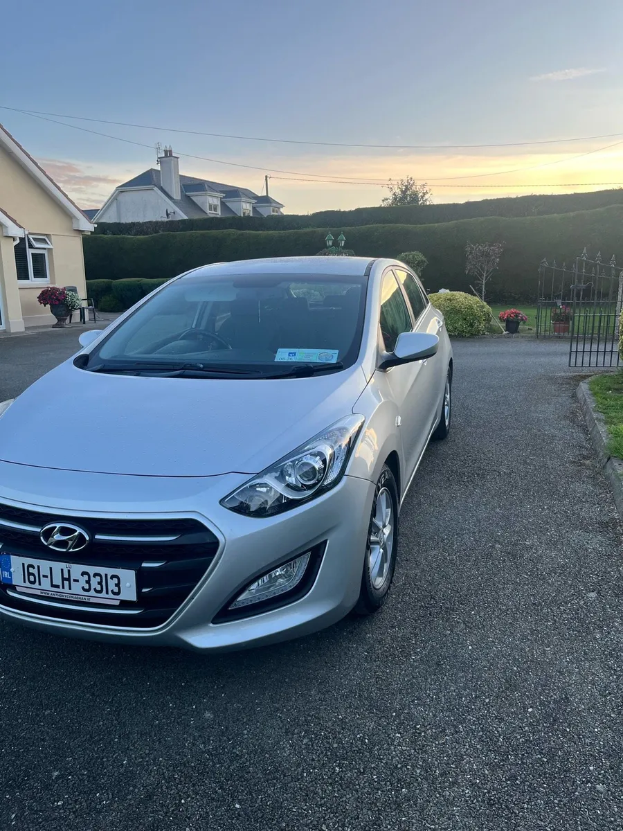 Hyundai i30 Deluxe - Image 2