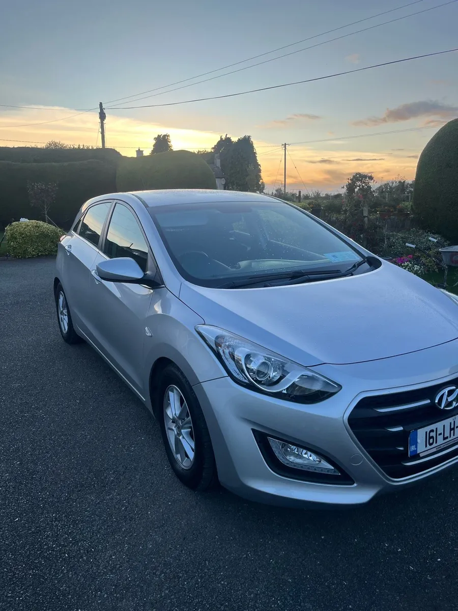 Hyundai i30 Deluxe - Image 3