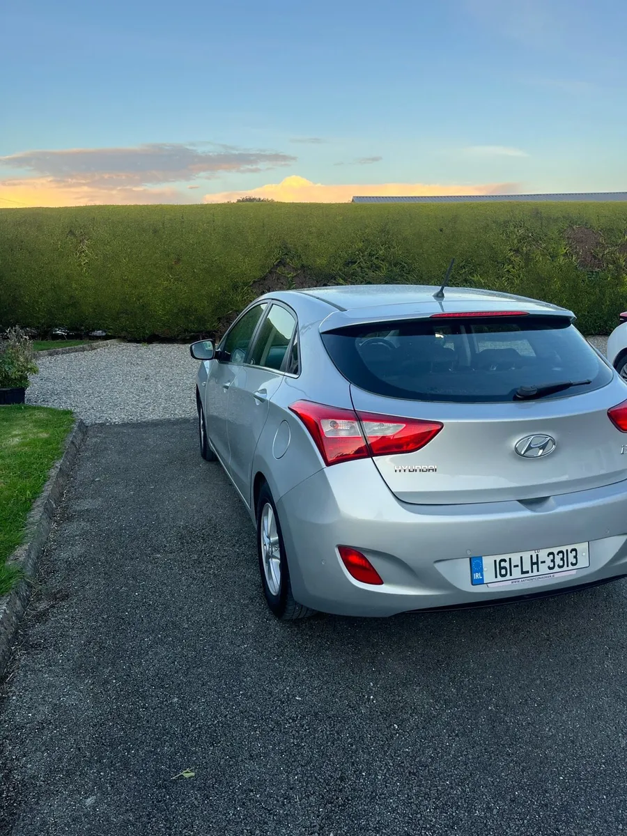 Hyundai i30 Deluxe - Image 4
