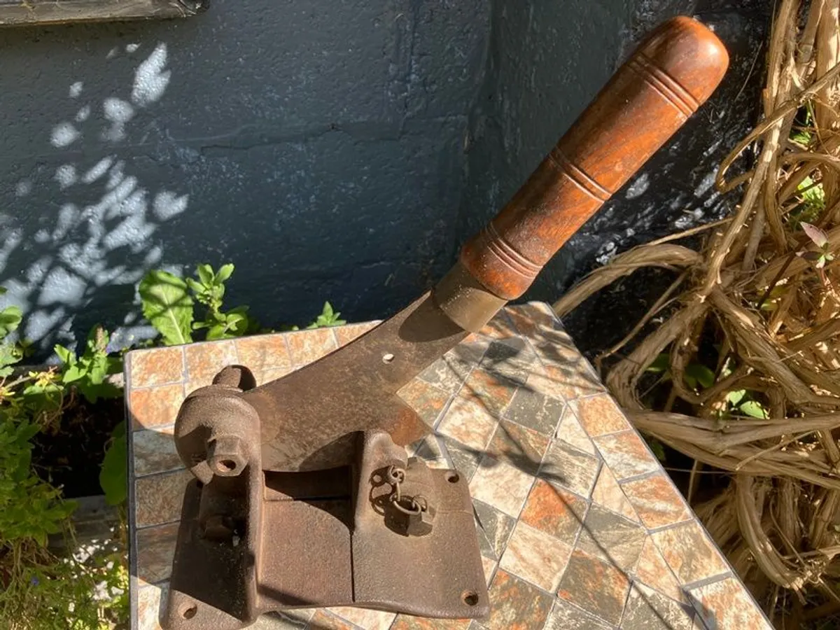Vintage Tobacco cutter - Image 1