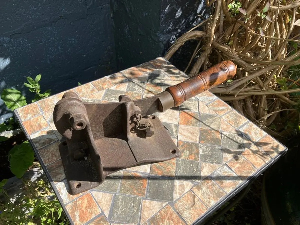 Vintage Tobacco cutter - Image 3