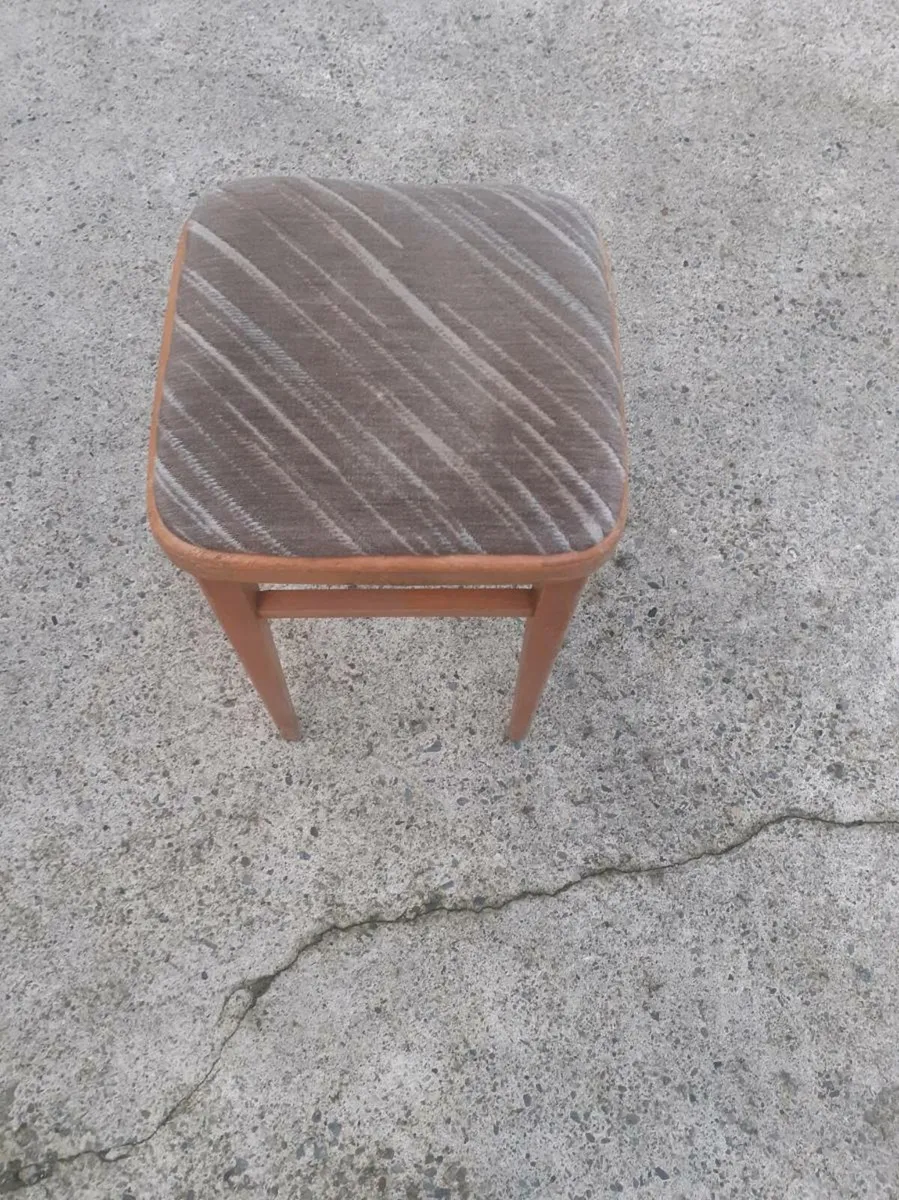 Wooden stools - Image 2