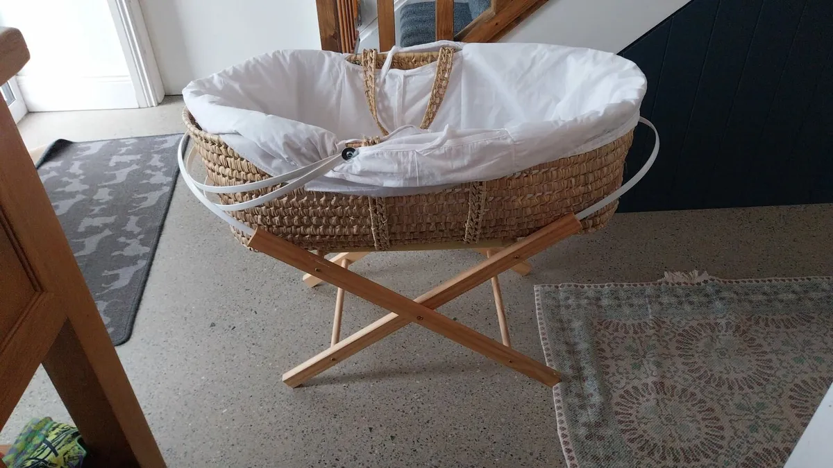 Moses basket  and girl clothes - Image 2