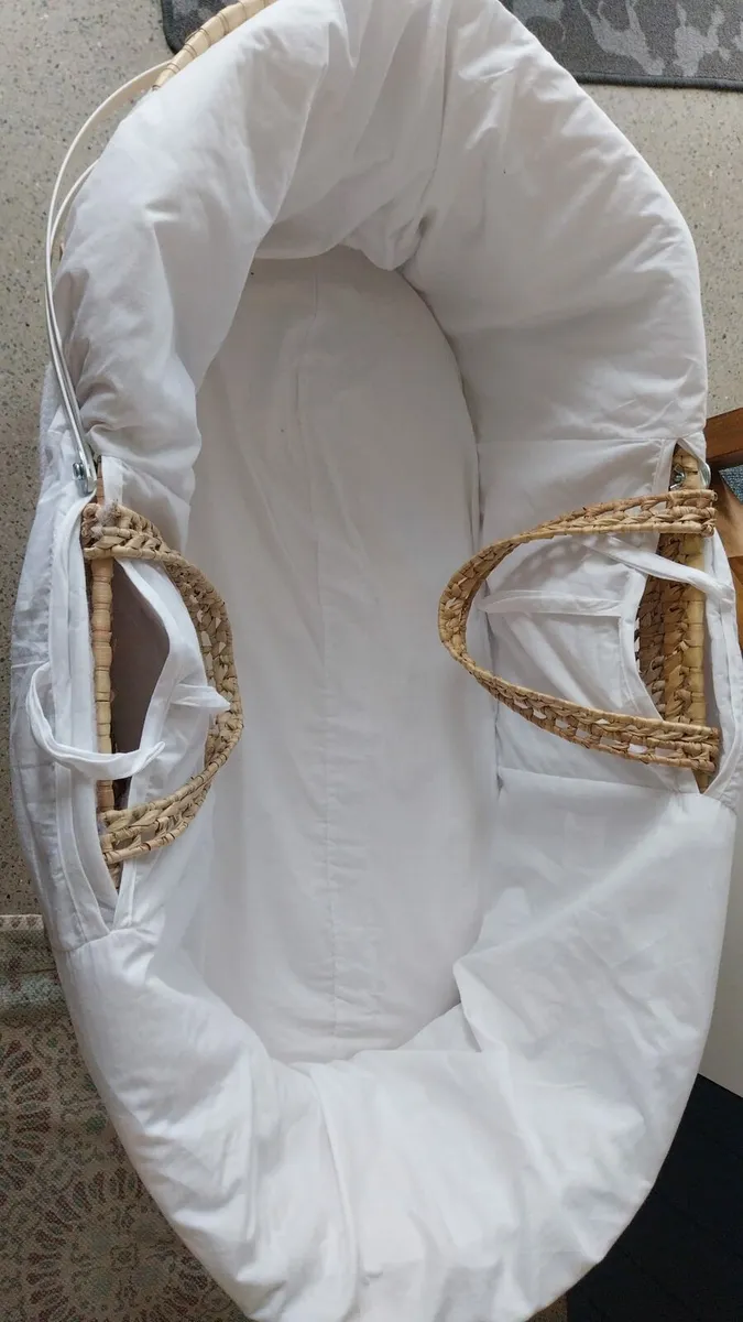 Moses basket  and girl clothes - Image 3