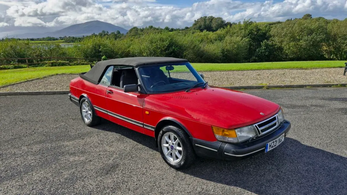 SAAB 900 convertible - Image 1