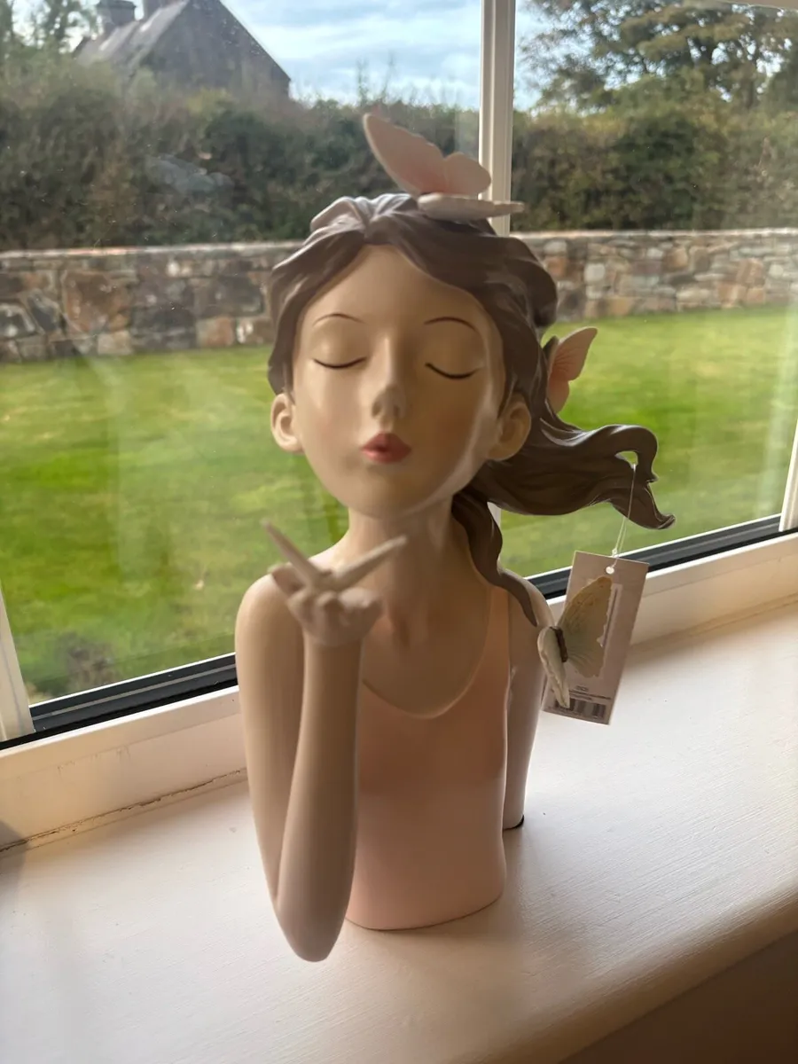 Necklace stand - Image 1