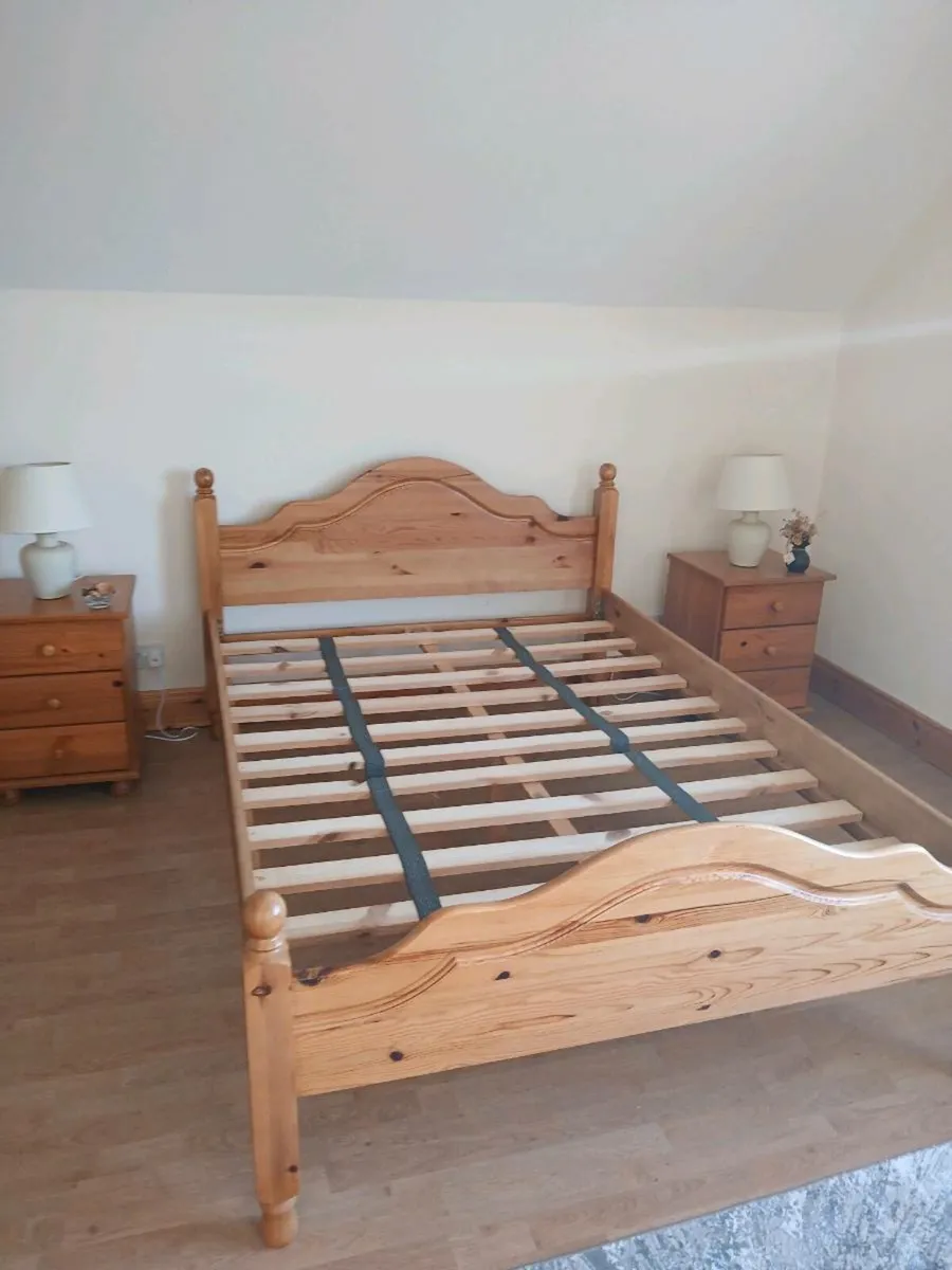 Bed & two lockers