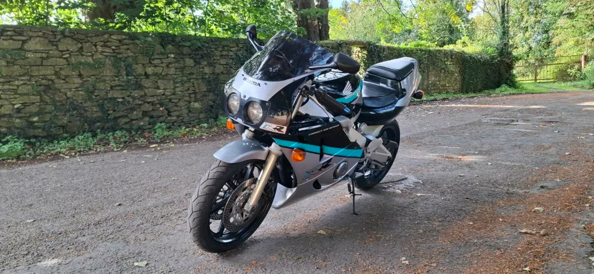90 Honda CBR 400 RR NC29 - Image 1