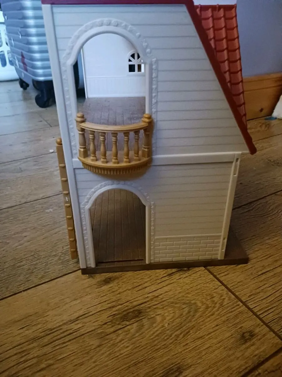 Sylvanian Families house, family and furniture - Image 3