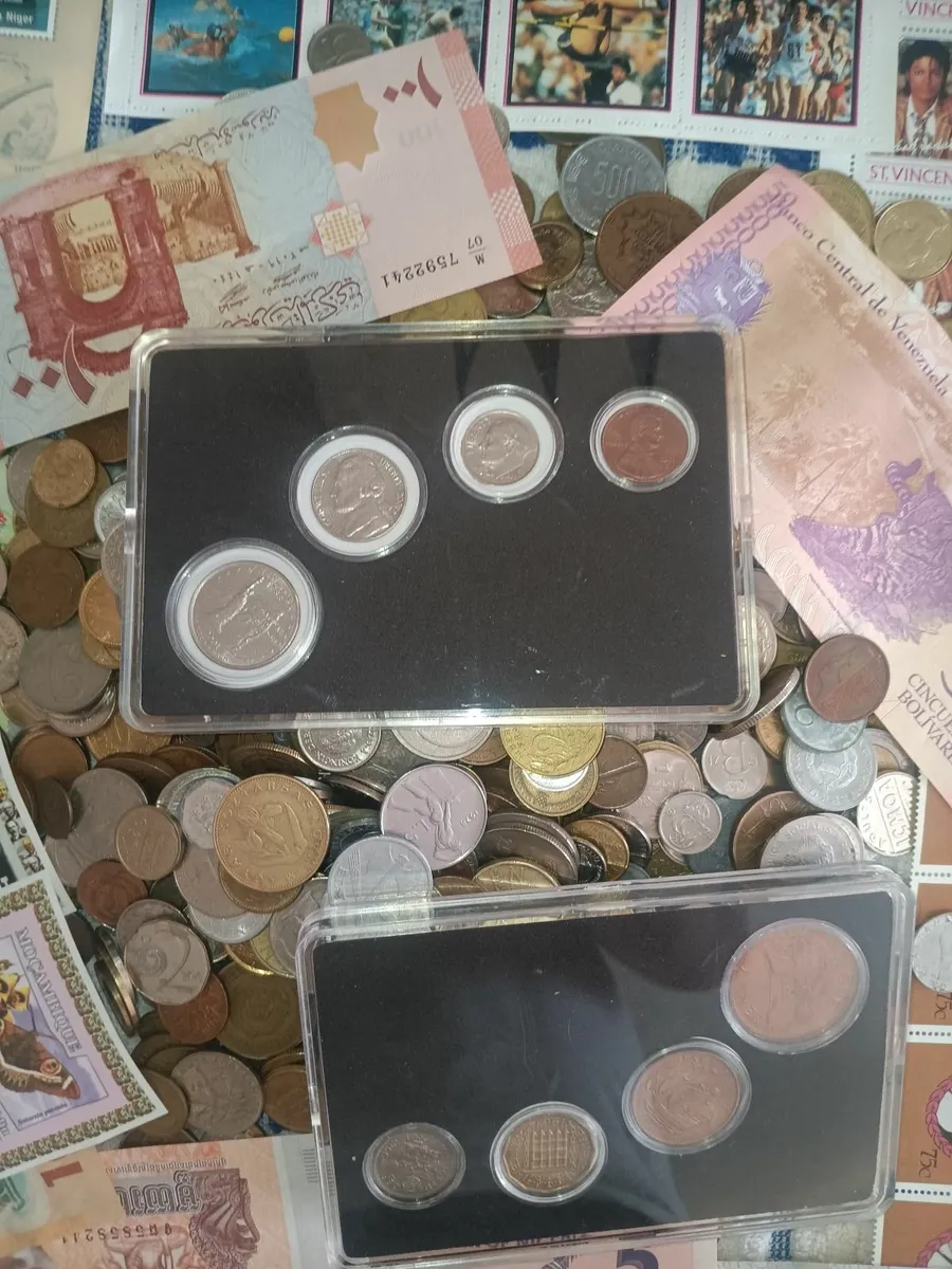 BULK WORLD coins.notes and stamps - Image 4