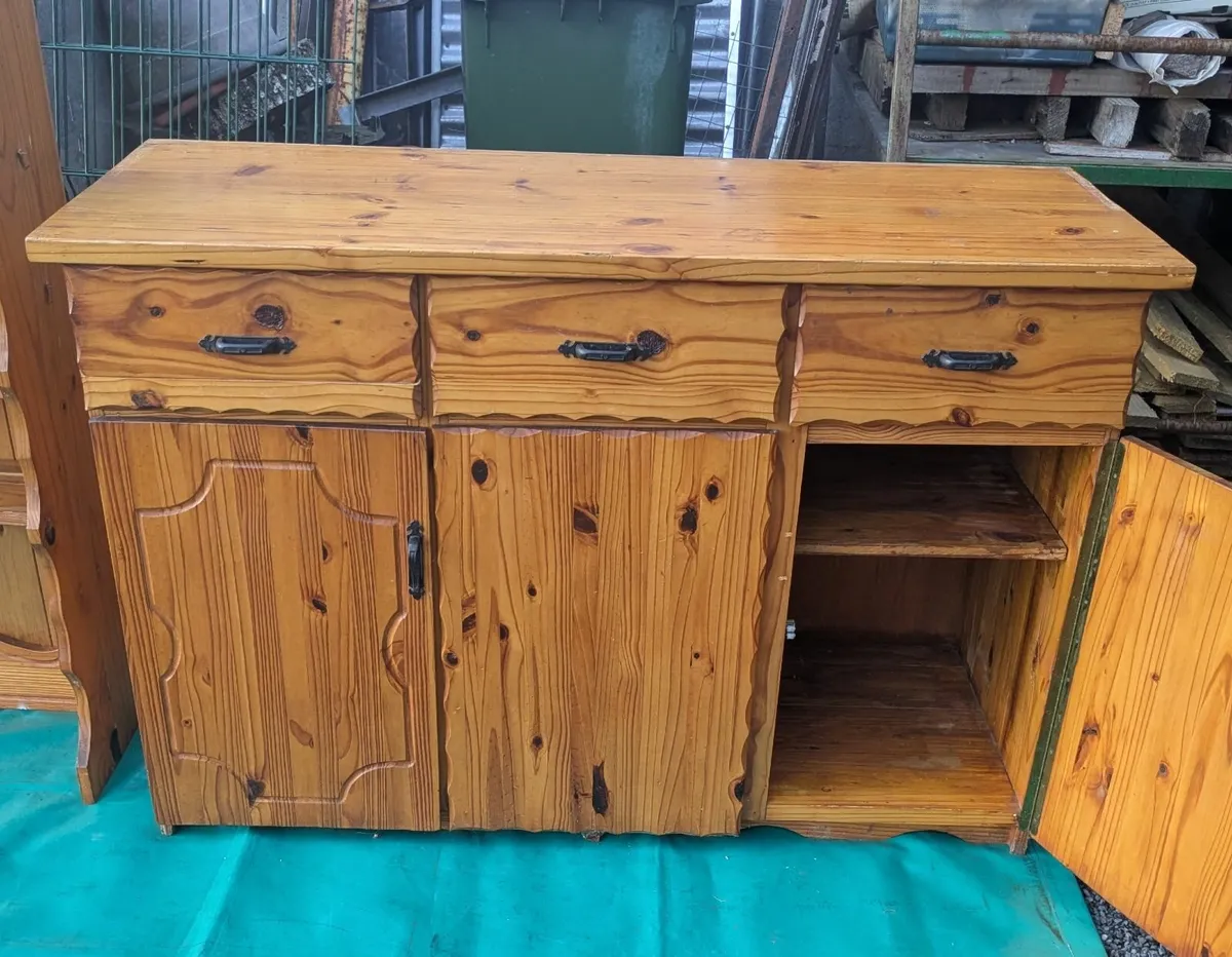 Pine dresser - Image 1