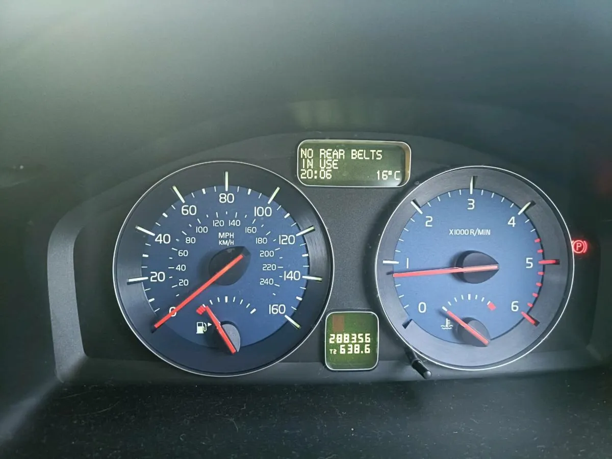 Car Volvo S40 - Image 2