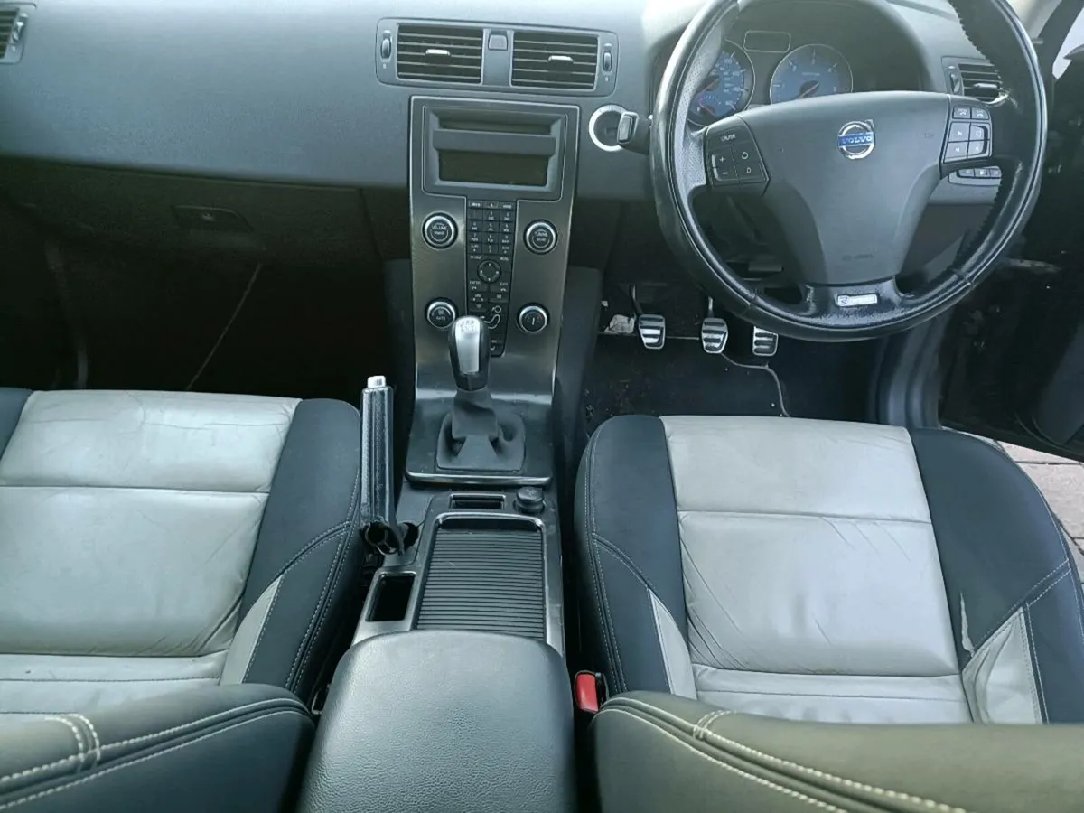 Car Volvo S40 - Image 4