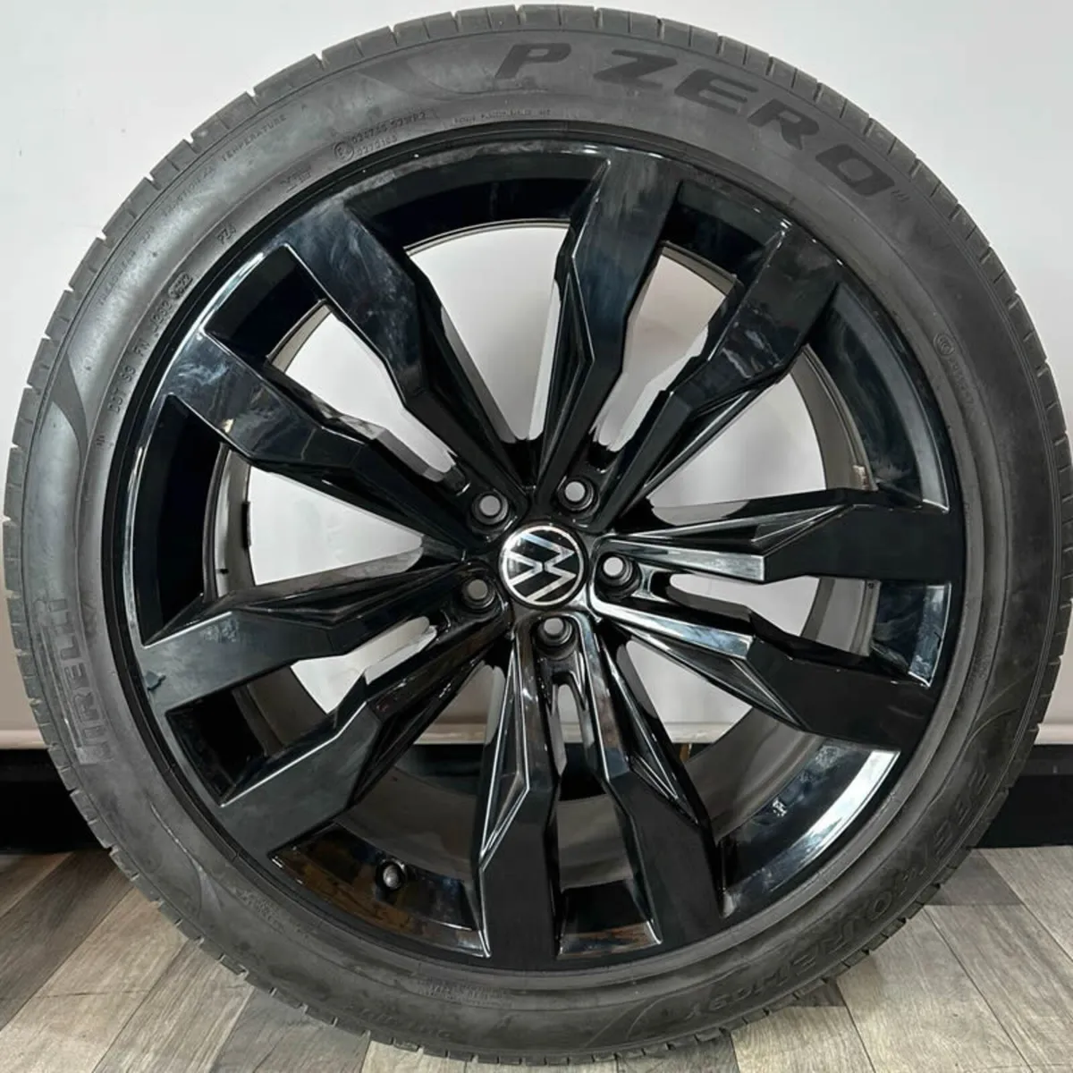 21" Genuine VW TOUAREG SUZUKA Alloy Wheels & Tyres - Image 4