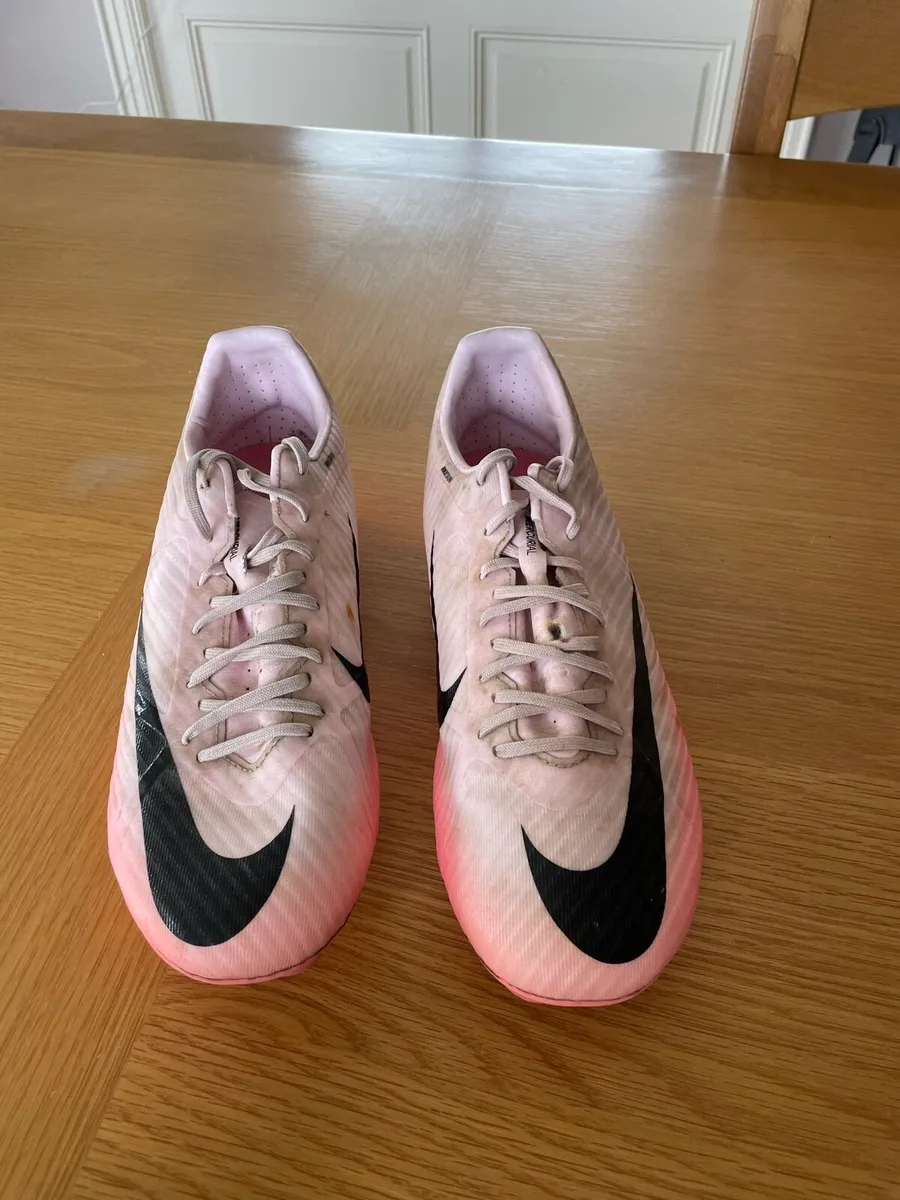 Football boots - Image 4