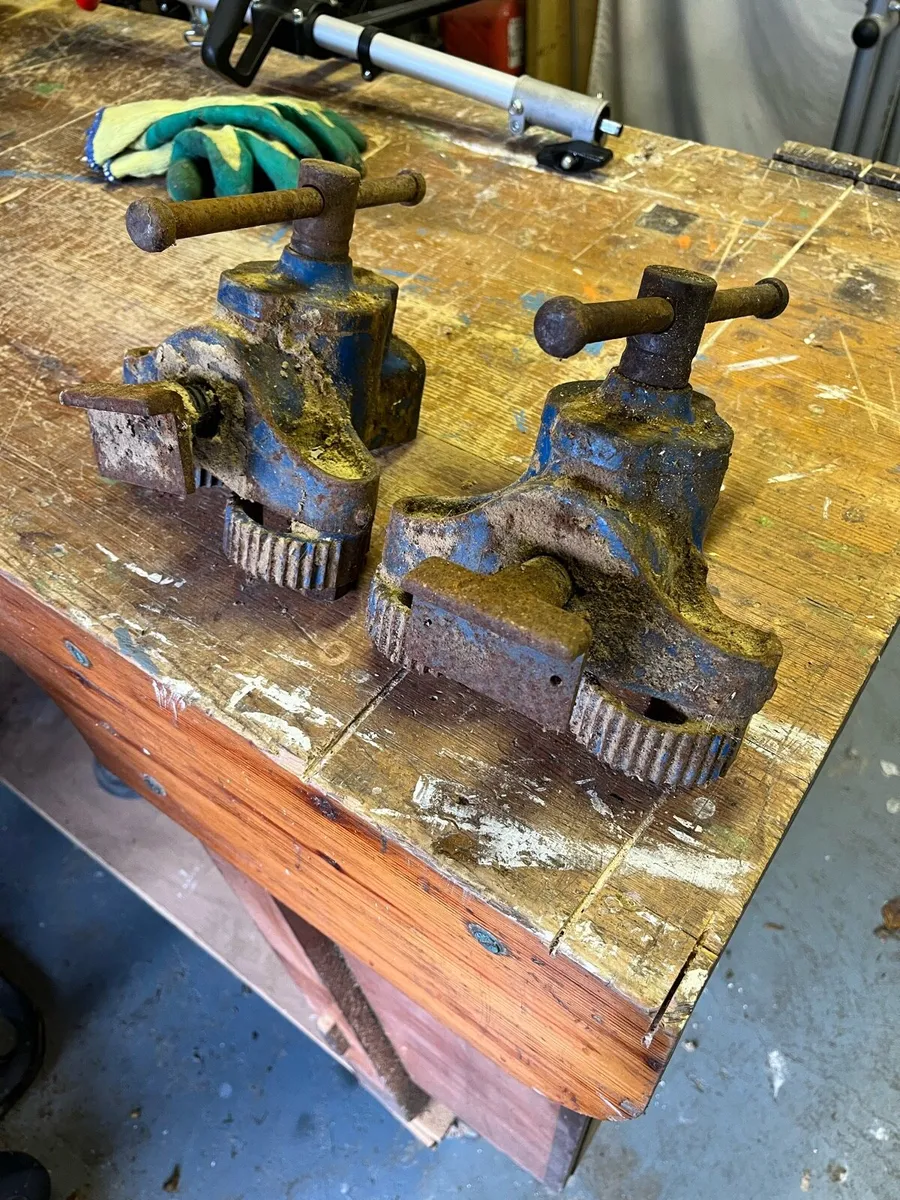 Flooring/floor board clamps. - Image 1