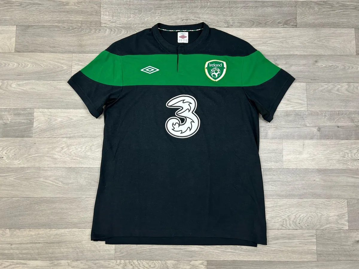 Rare Umbro Ireland 2011 Third Jersey Shirt Large - Image 1