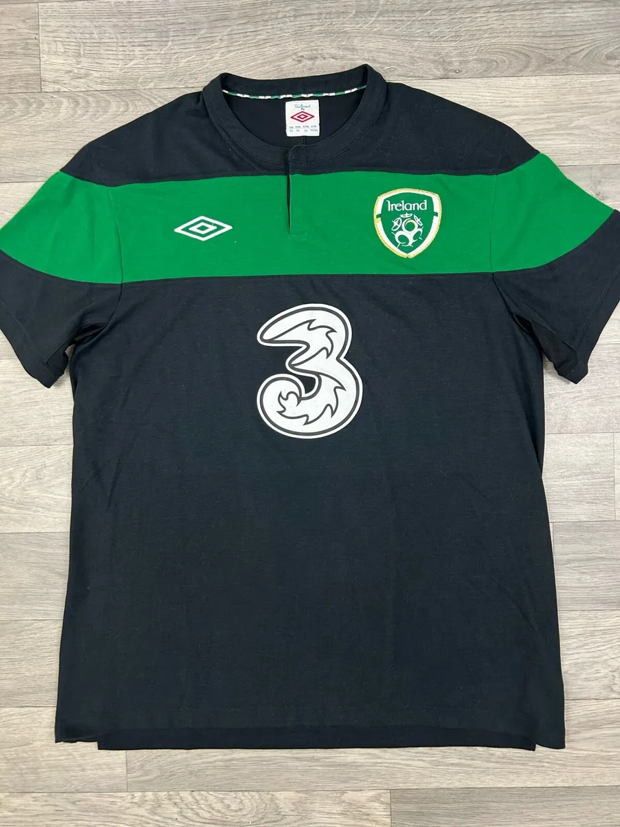 Rare Umbro Ireland 2011 Third Jersey Shirt Large - Image 2