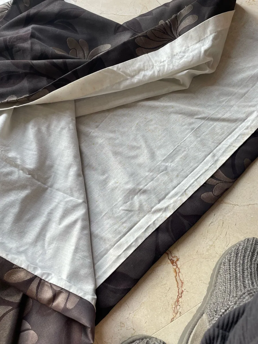 Pair of lined 90x90 curtains - Image 3