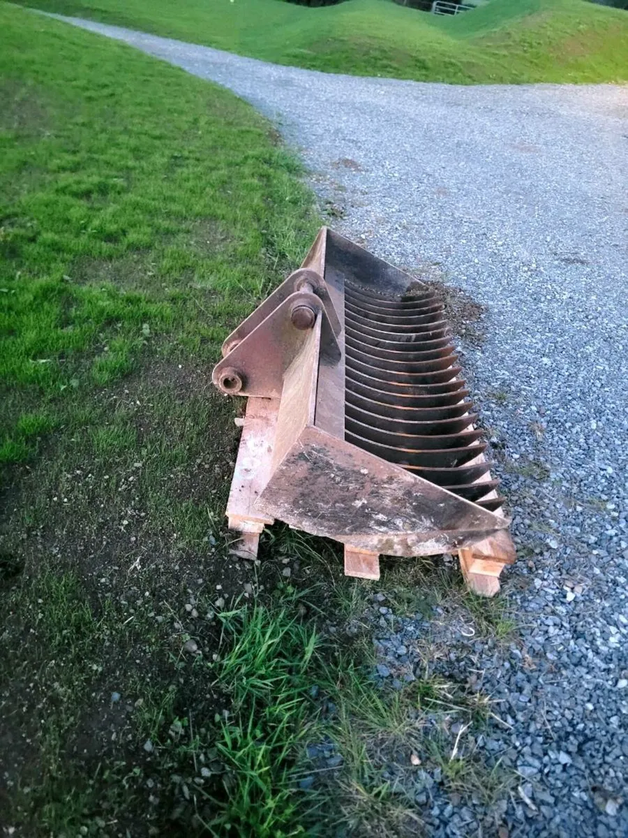 JCB 3cx Scott Lawn Rake - Image 2