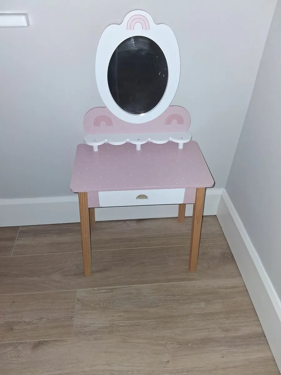 Girls make-up  table