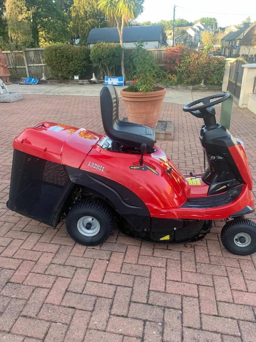 Mountfield 1328H MTF72H Ride on Lawnmower - Image 1