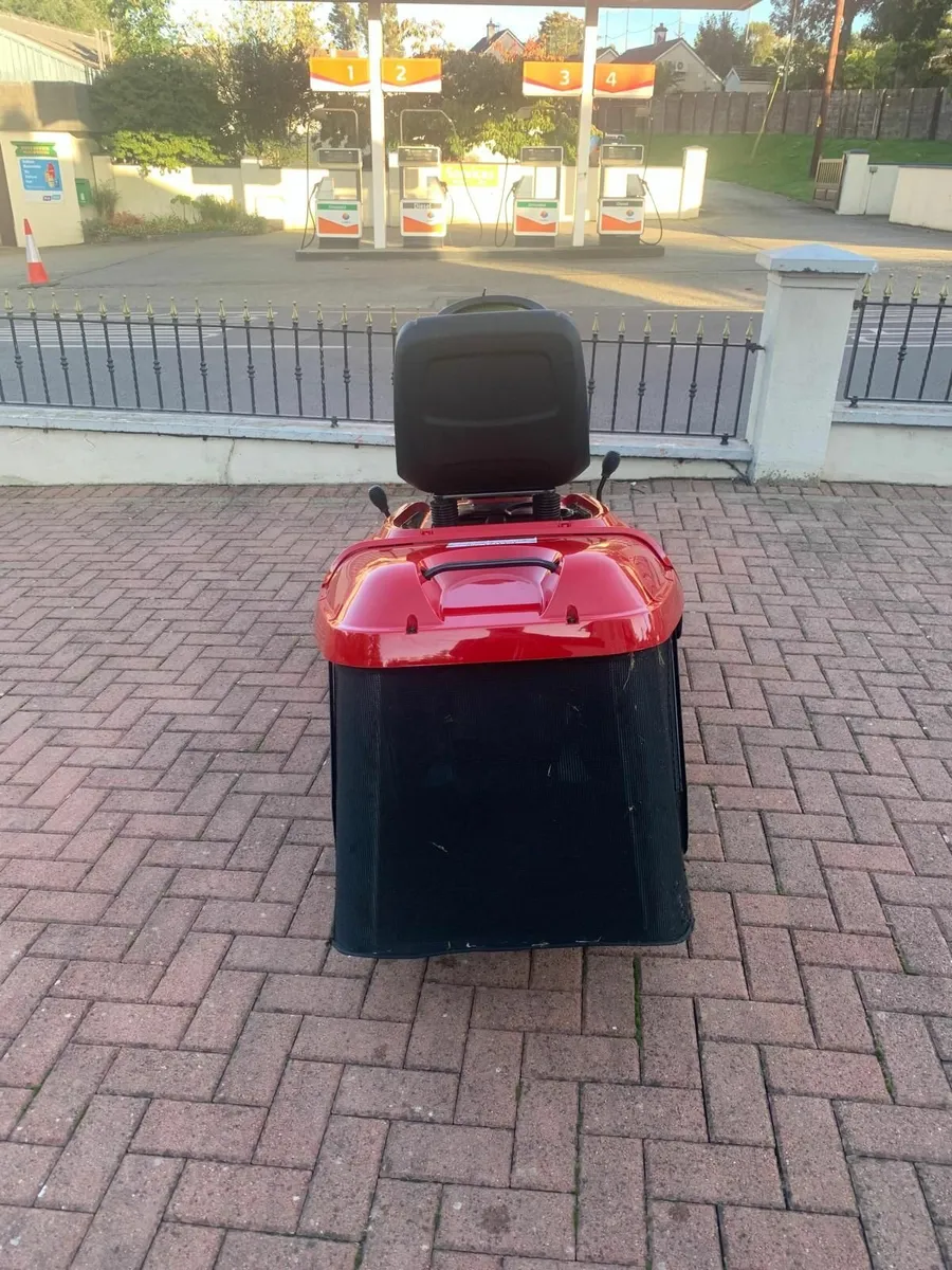 Mountfield 1328H MTF72H Ride on Lawnmower - Image 3