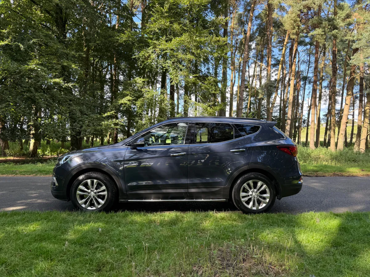 Hyundai Santa Fe 2017 4X4 Automatic - Image 4