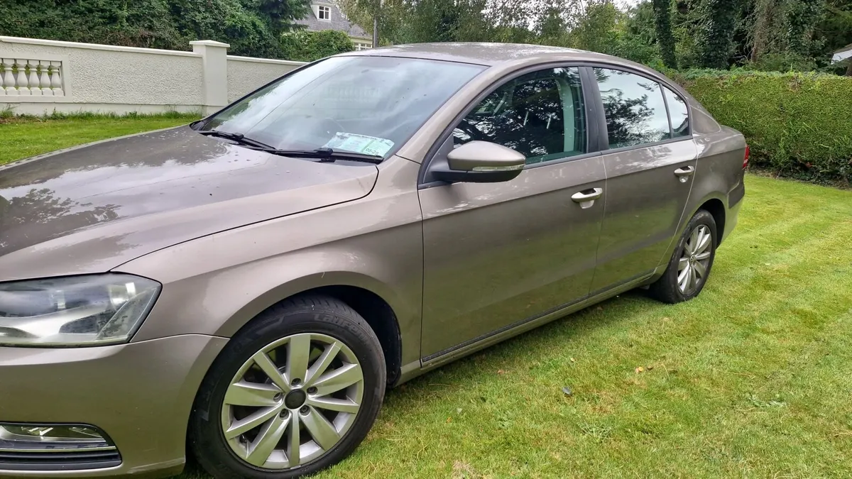 Volkswagen Passat 2011 - Image 2