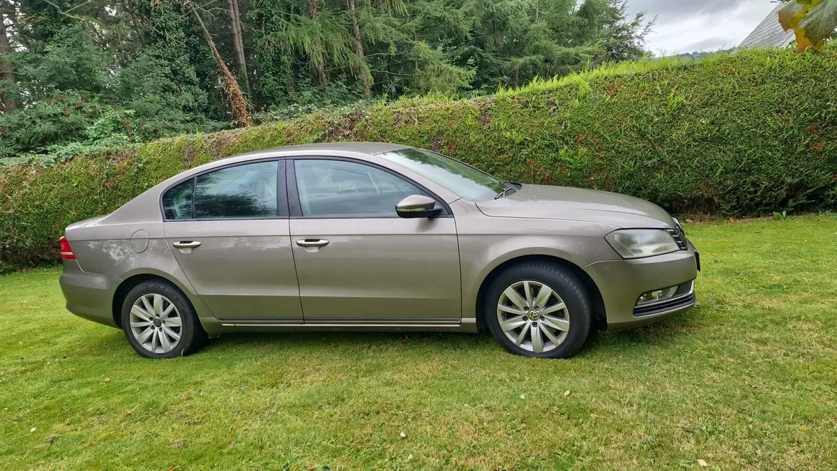 Volkswagen Passat 2011 - Image 4