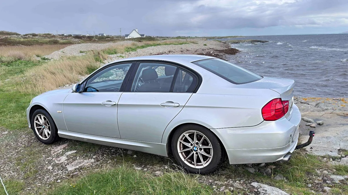 BMW 3-Series 2009 - Image 2