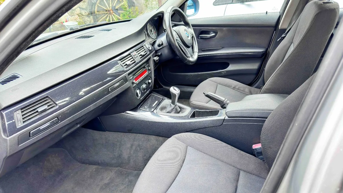 BMW 3-Series 2009 - Image 3