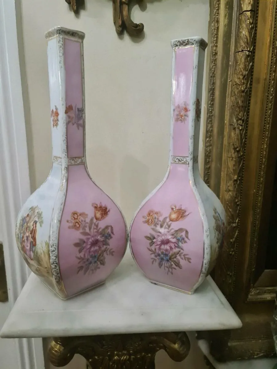 Antique vases - Image 1