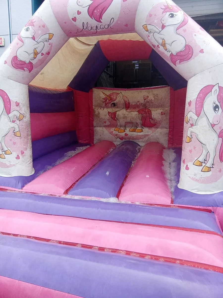 Unicorn 11x15ft bouncy castle certified - Image 2