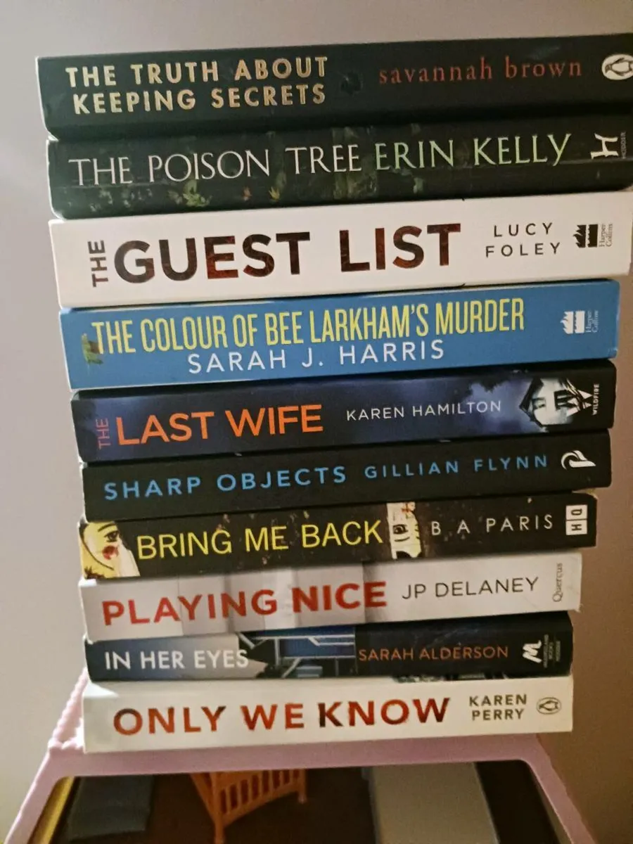 10 Thriller books - fair to new condition