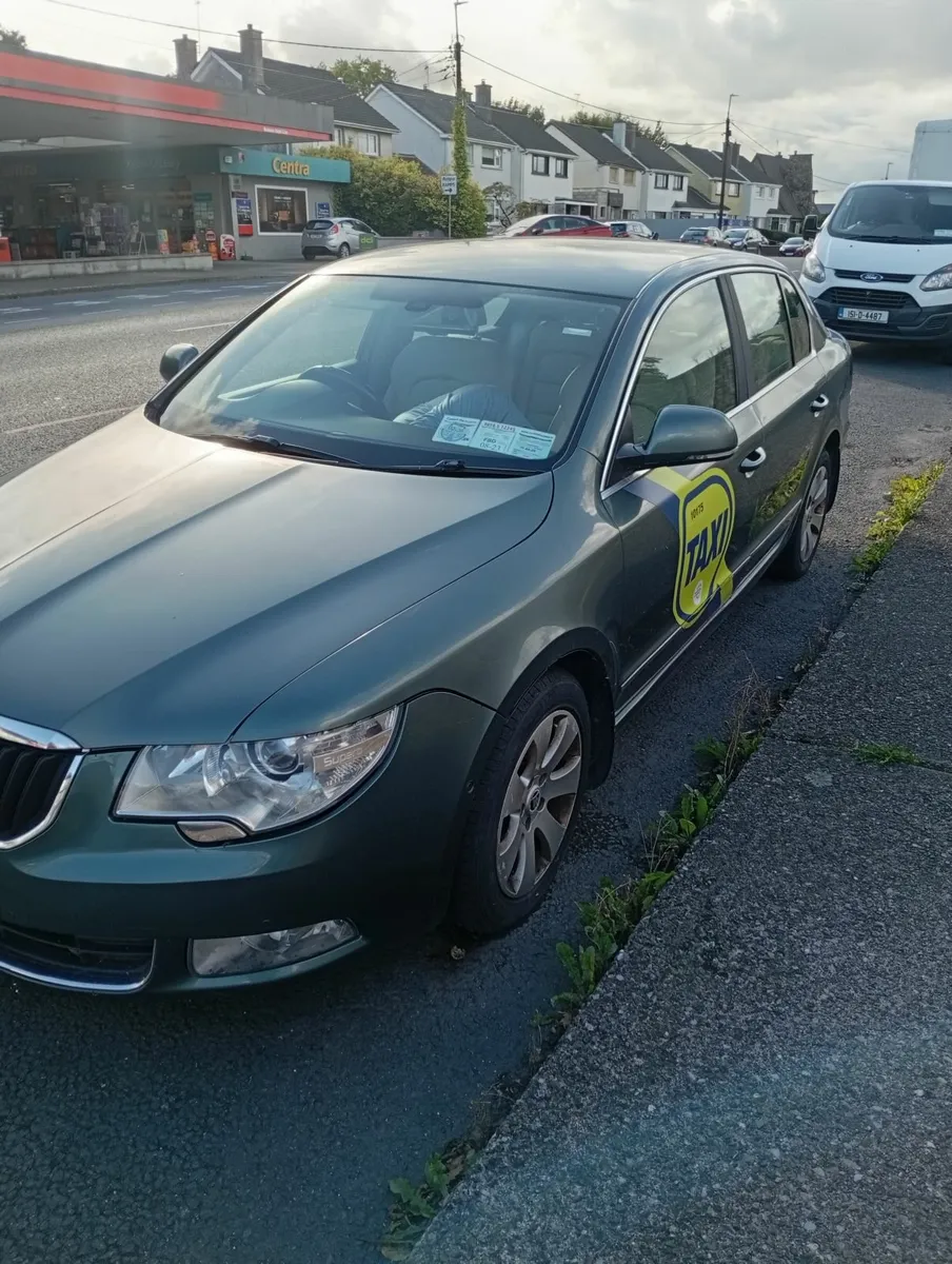 Skoda Superb 2012 - Image 1