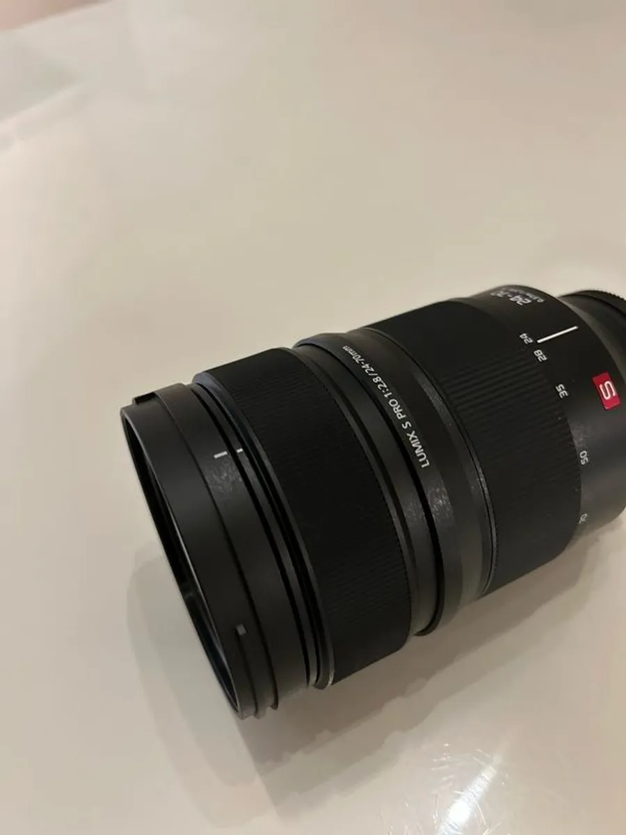 LUMIX S Pro 24/70 2.8. L mount. Excellent condition. Used for video. - Image 3