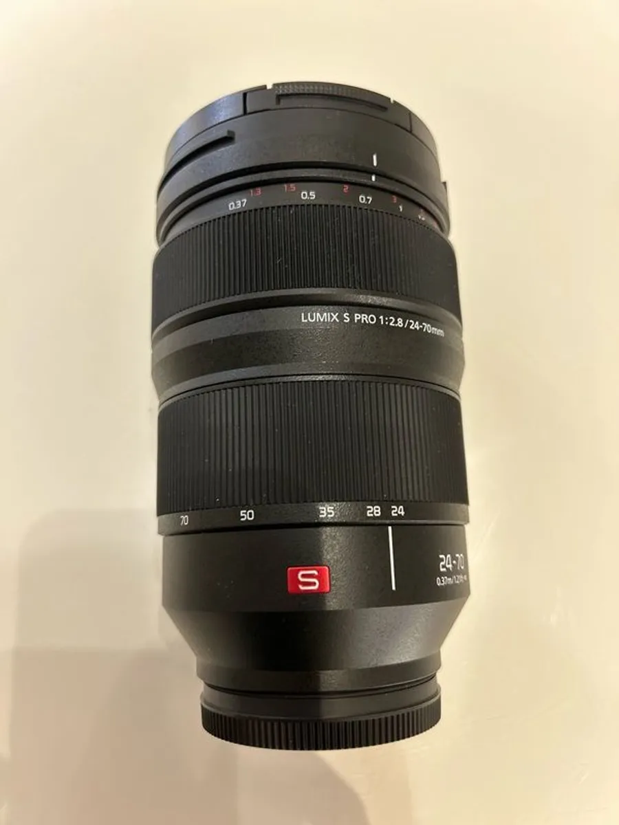LUMIX S Pro 24/70 2.8. L mount. Excellent condition. Used for video. - Image 4