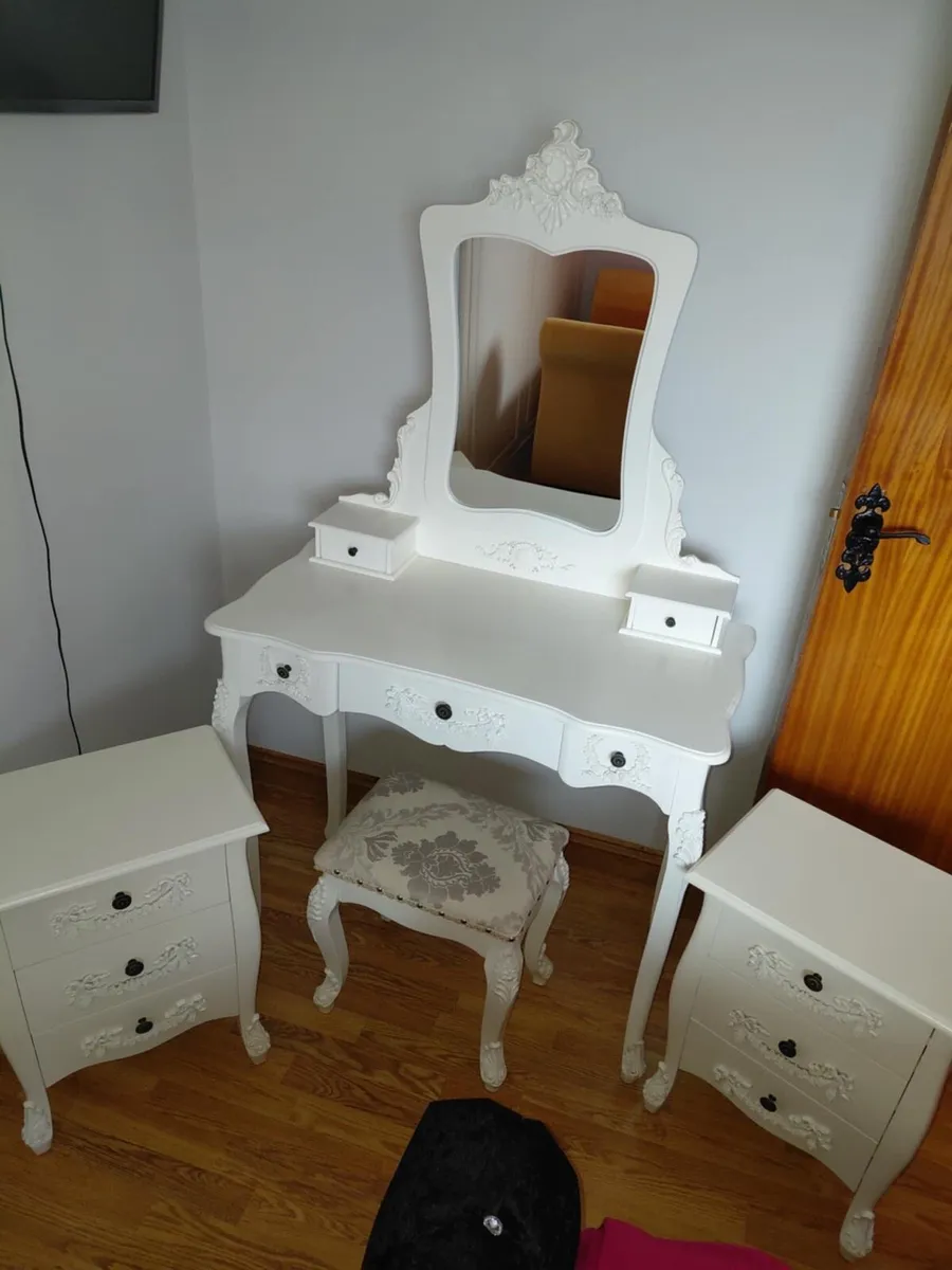 Dressing table,stool and two lockers - Image 1