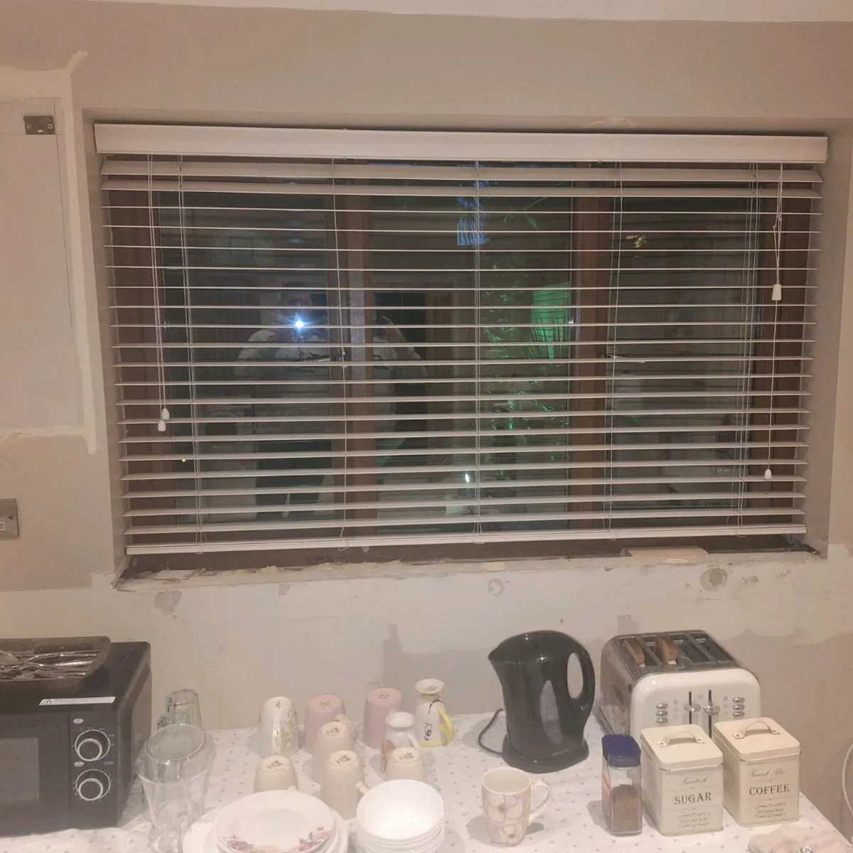 French doors and window and blinds - Image 3