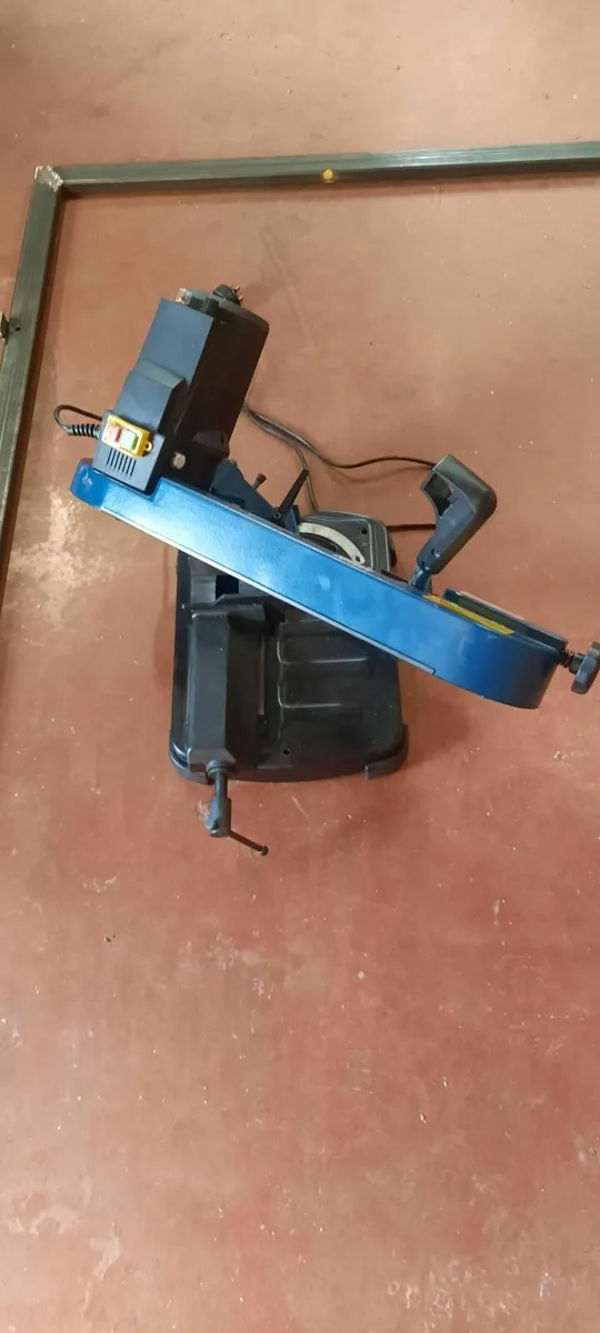 Metal band saw - Image 1