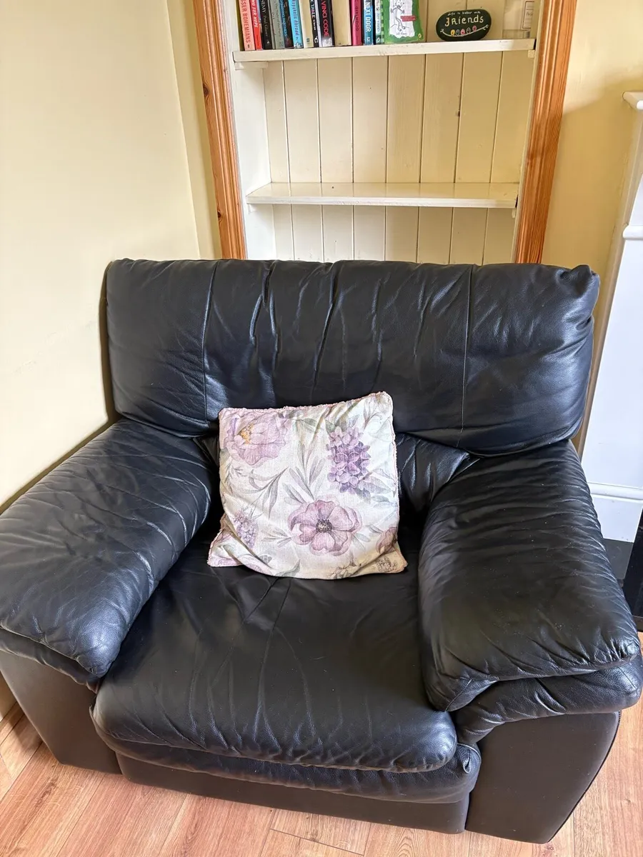 Sitting room suite - Image 4