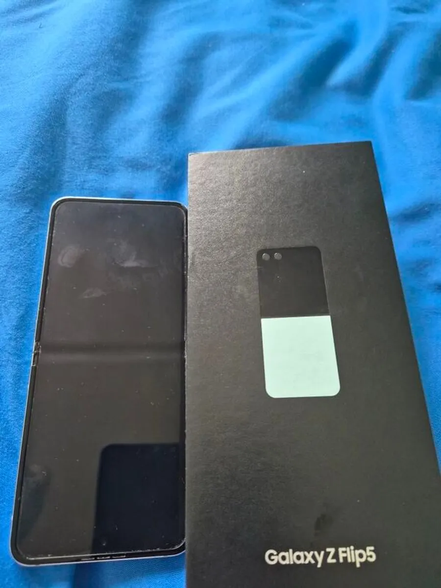 Samsung galaxy flip 5 unlocked - Image 3