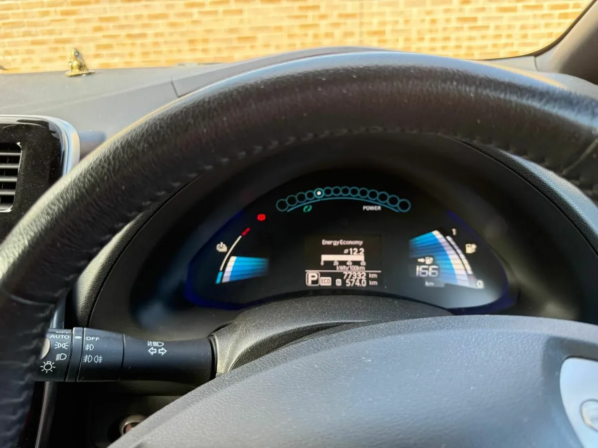 Nissan LEAF SV 30kWh -  Perfect City Car - Image 2