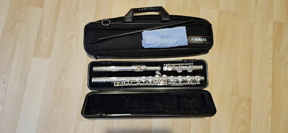 Yamaha YFL-212 Student Flute - Image 3