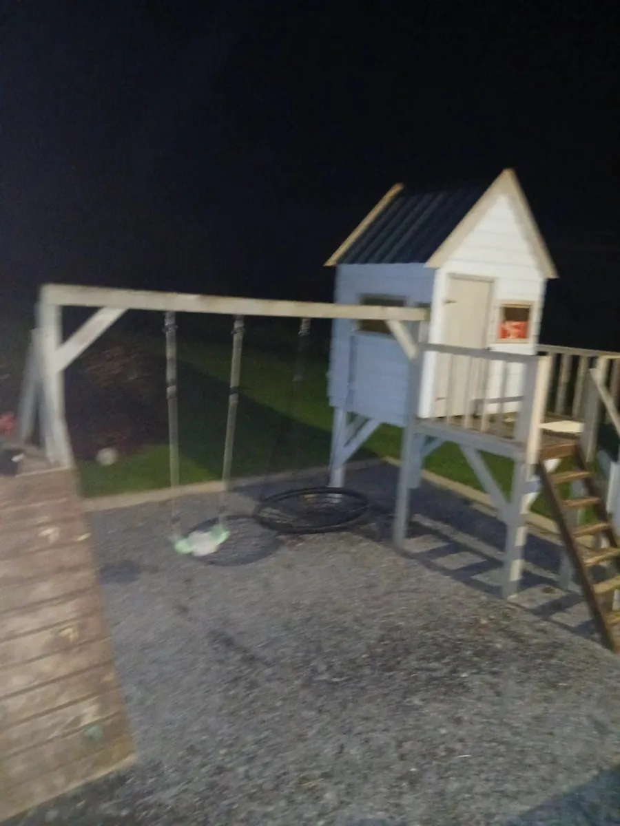 Tree house with slide, swings & climber - Image 1