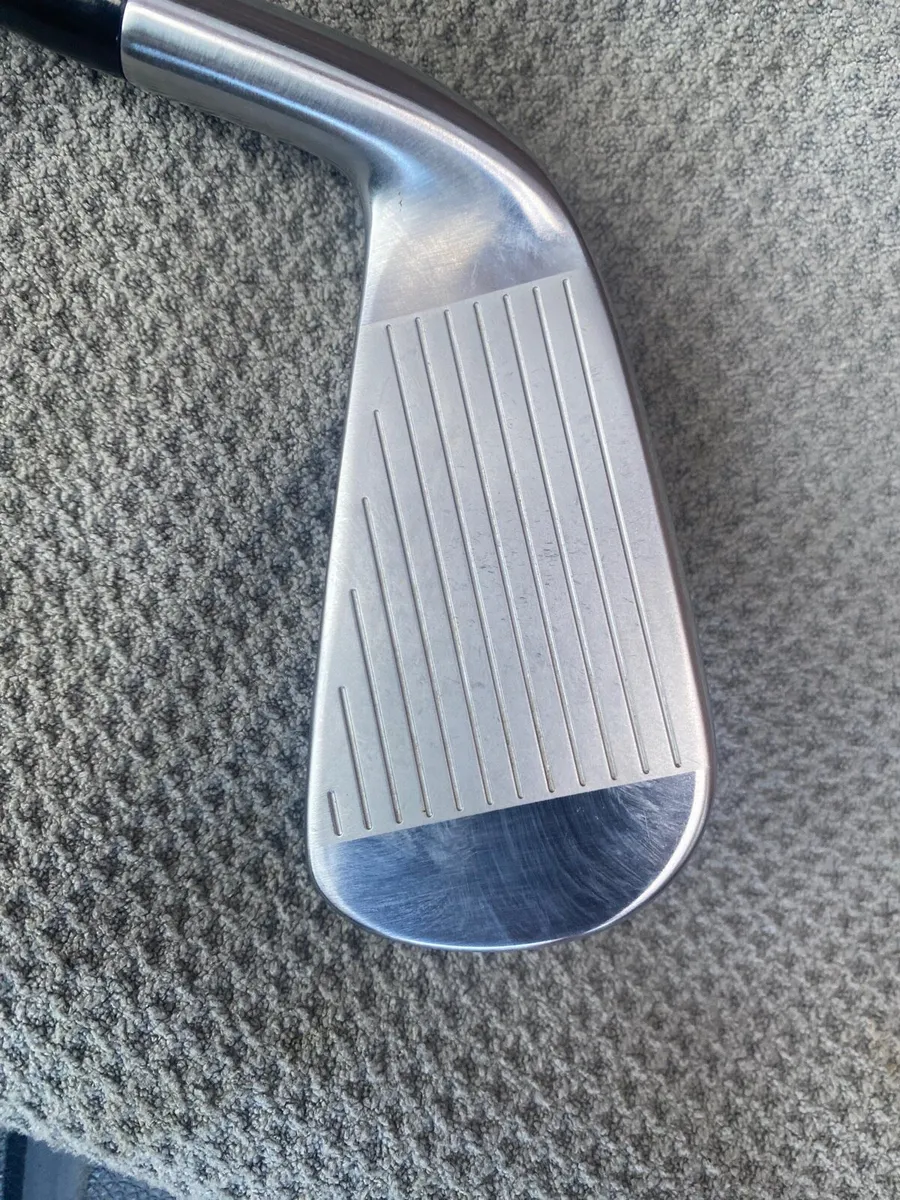Titliest U505 2 iron - Image 3