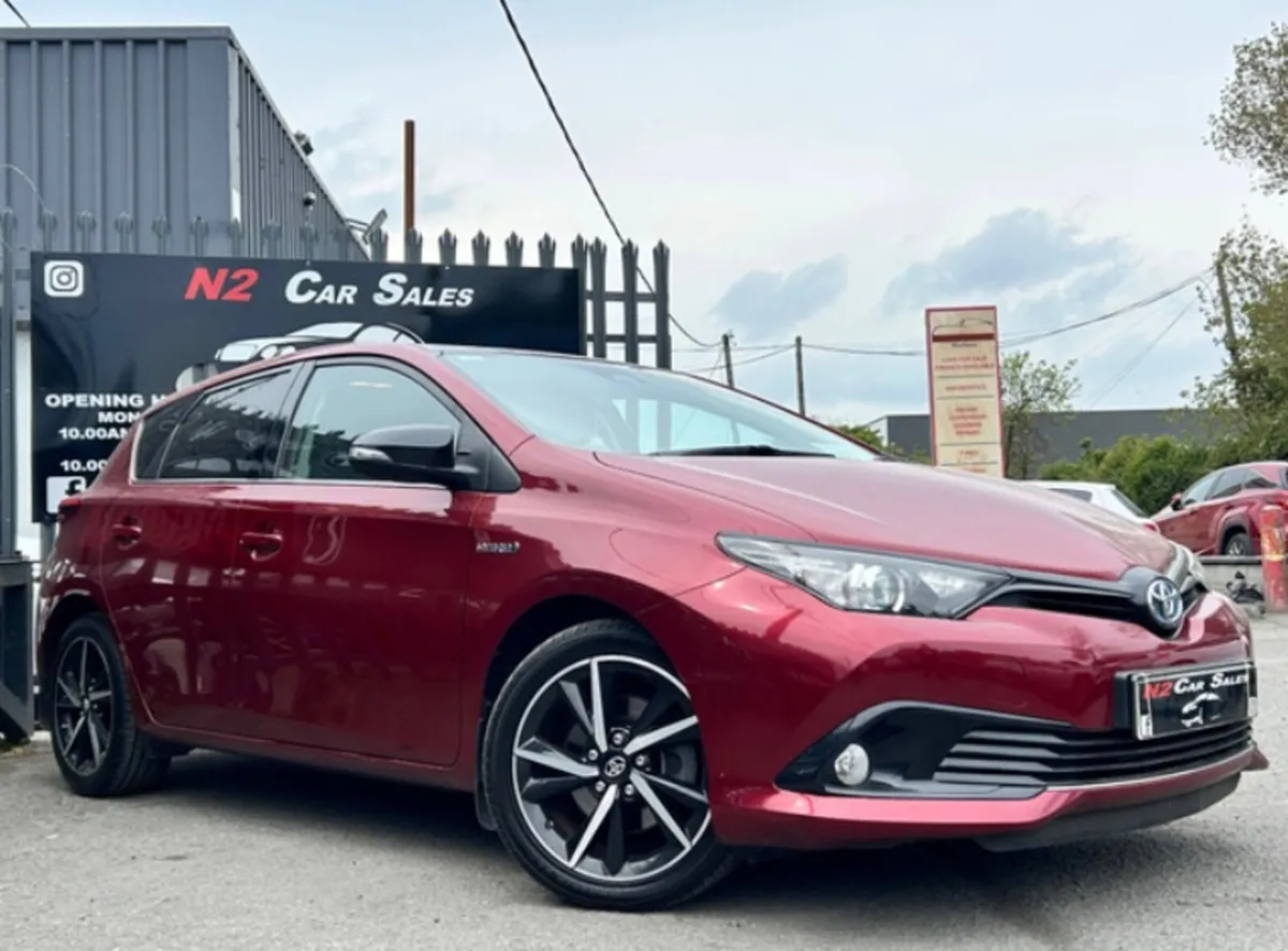 182 Toyota Auris Hybrid Luna Sport,LOW MILES,NEW N - Image 3